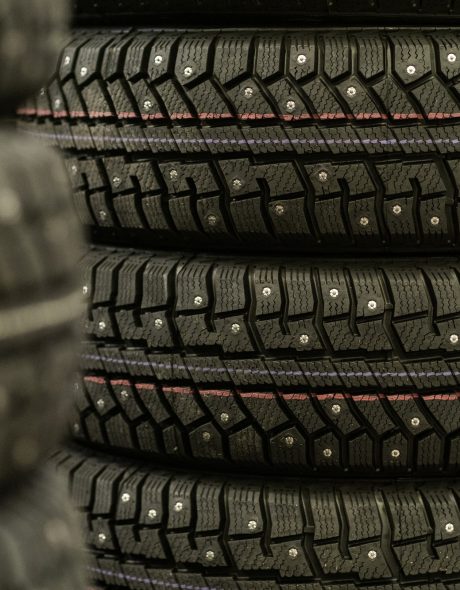 sale-of-car-tires-for-sale-in-the-store-many-new-w-FRGAVLM